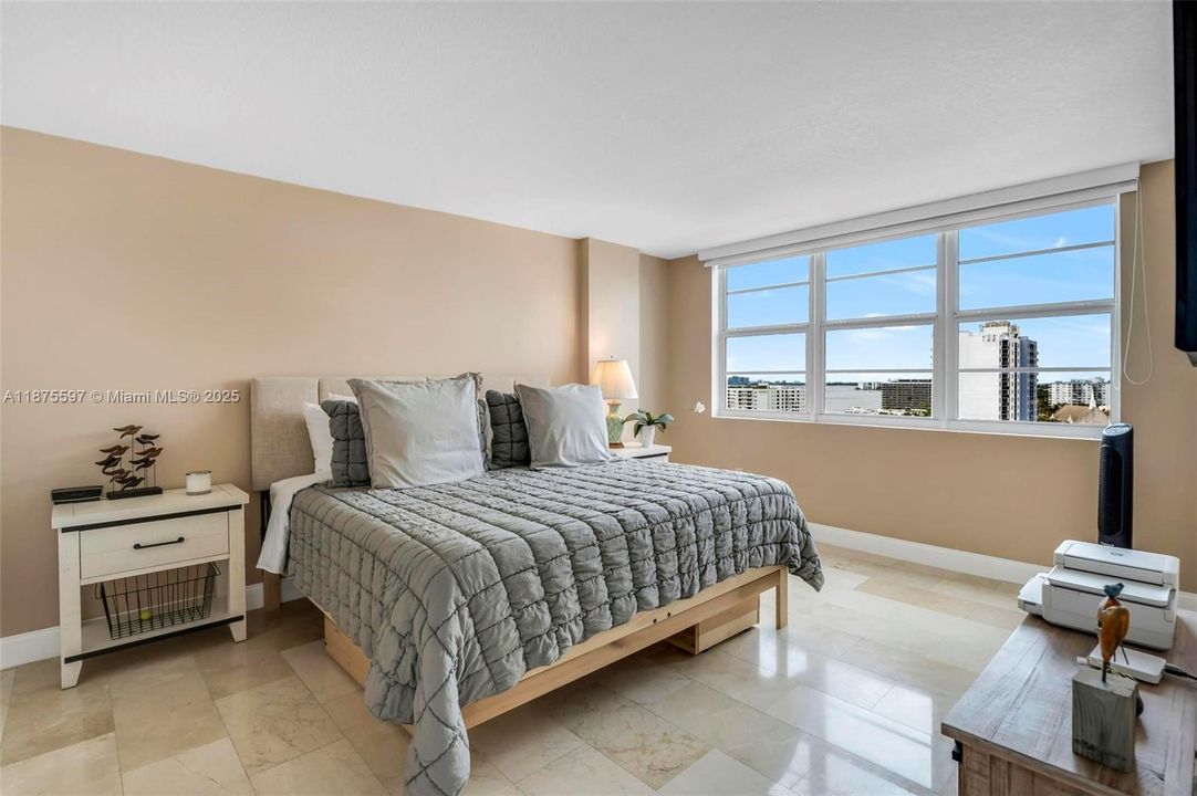 Recently Sold: $493,000 (1 beds, 1 baths, 812 Square Feet)