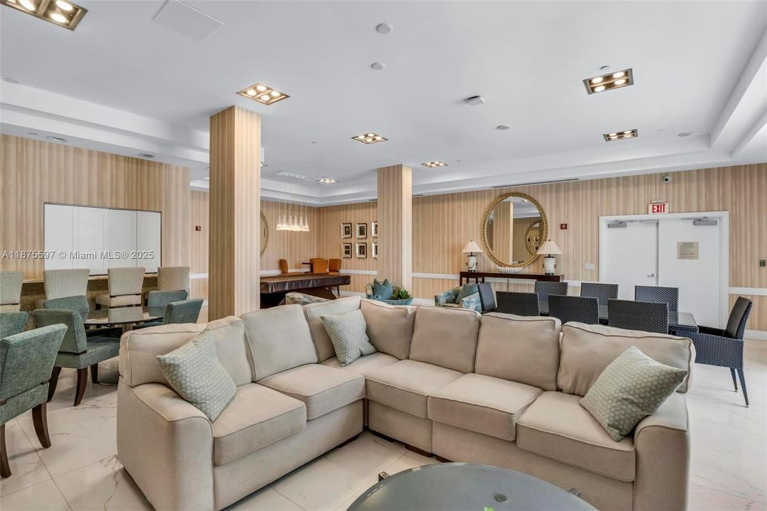 Recently Sold: $493,000 (1 beds, 1 baths, 812 Square Feet)