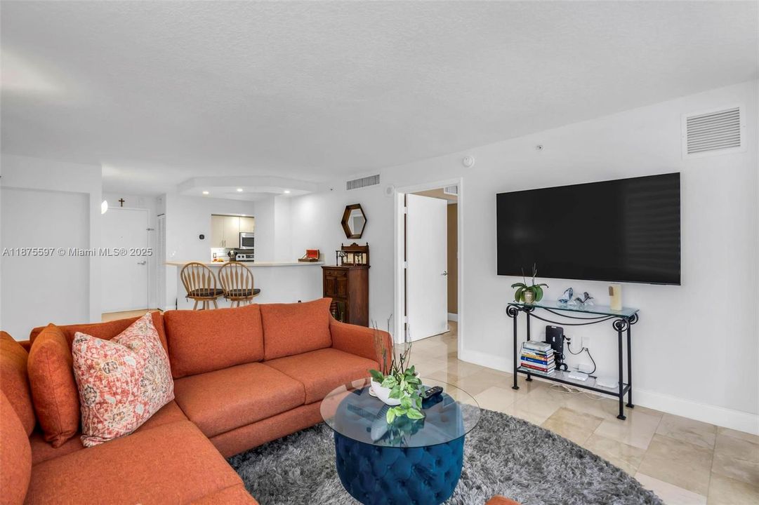 Recently Sold: $493,000 (1 beds, 1 baths, 812 Square Feet)