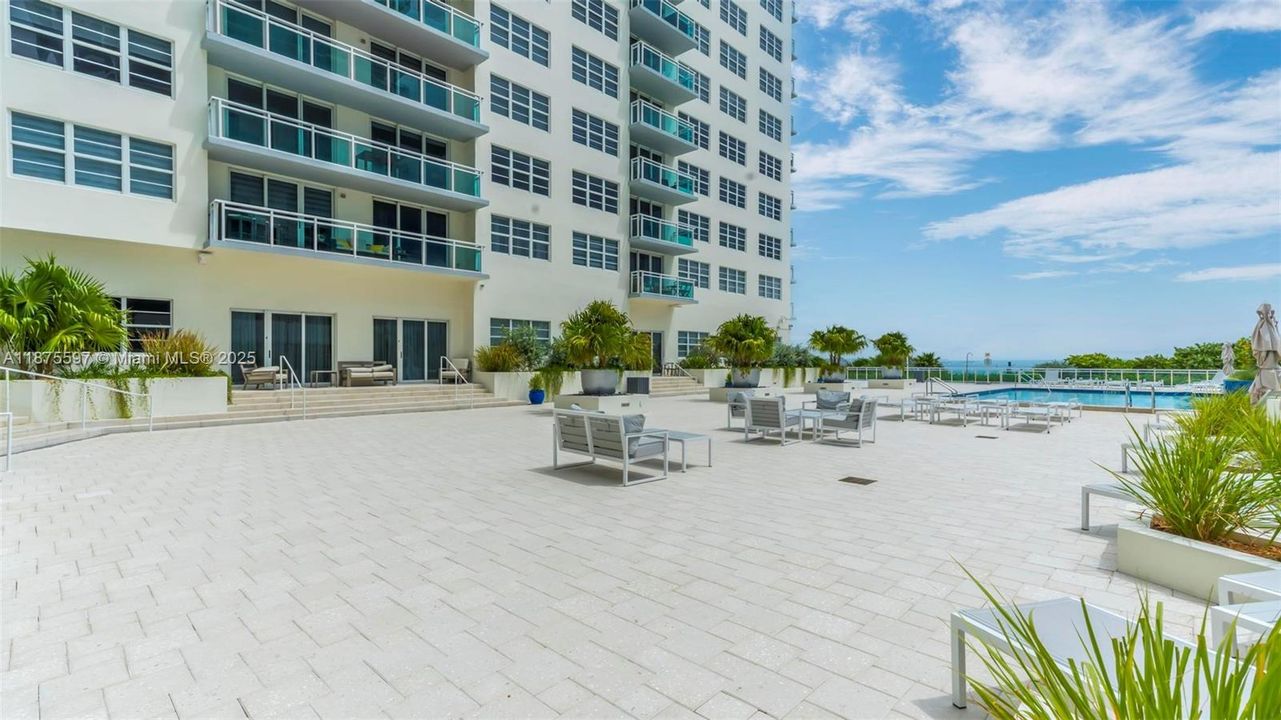 Recently Sold: $493,000 (1 beds, 1 baths, 812 Square Feet)