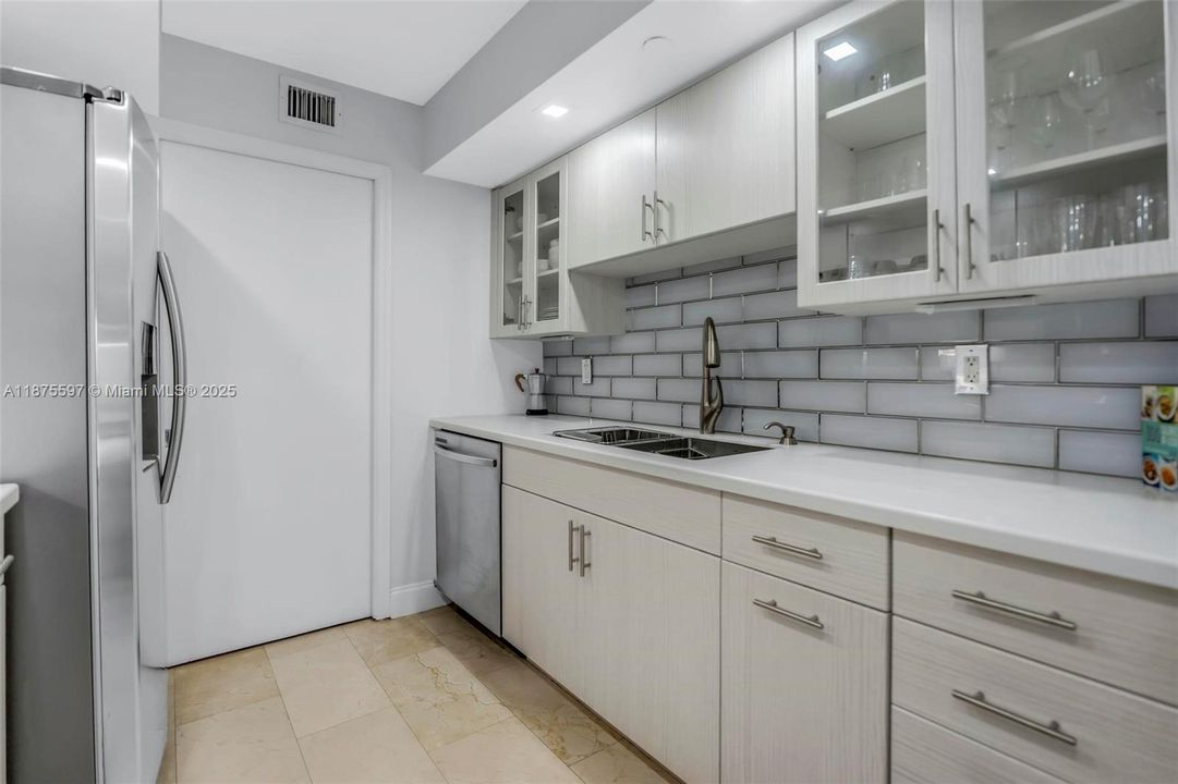 Recently Sold: $493,000 (1 beds, 1 baths, 812 Square Feet)