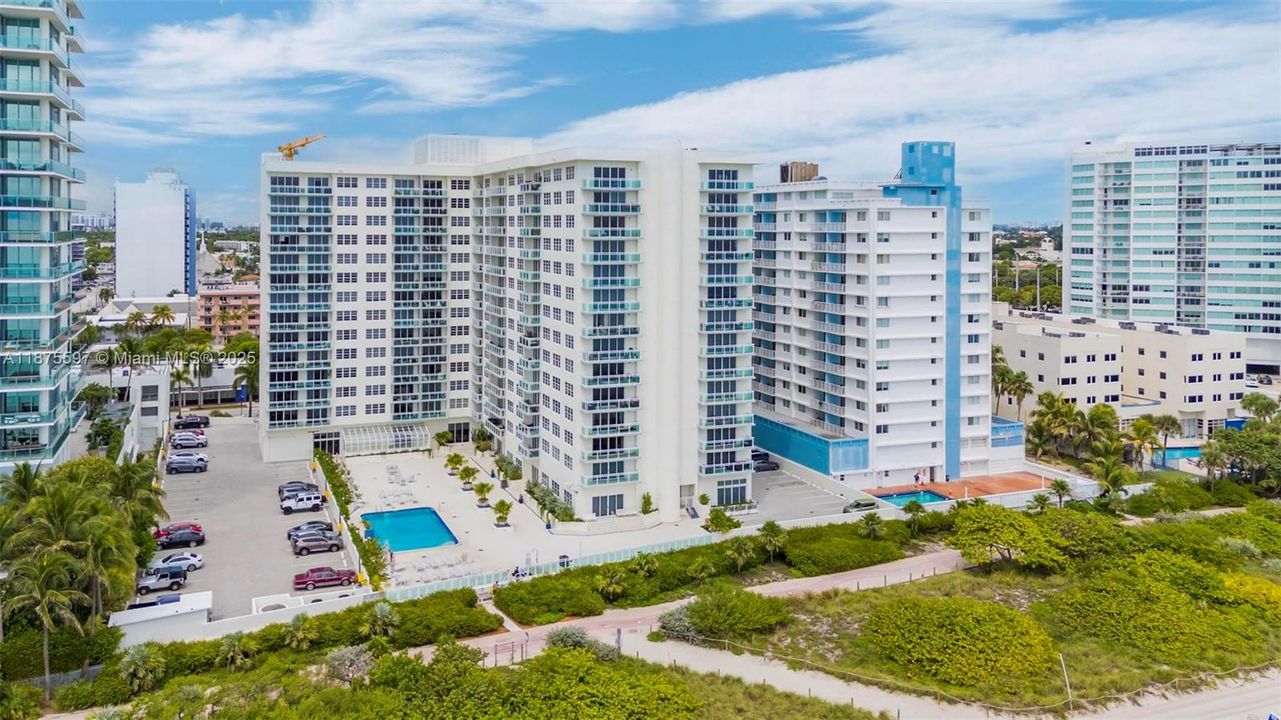 Recently Sold: $493,000 (1 beds, 1 baths, 812 Square Feet)