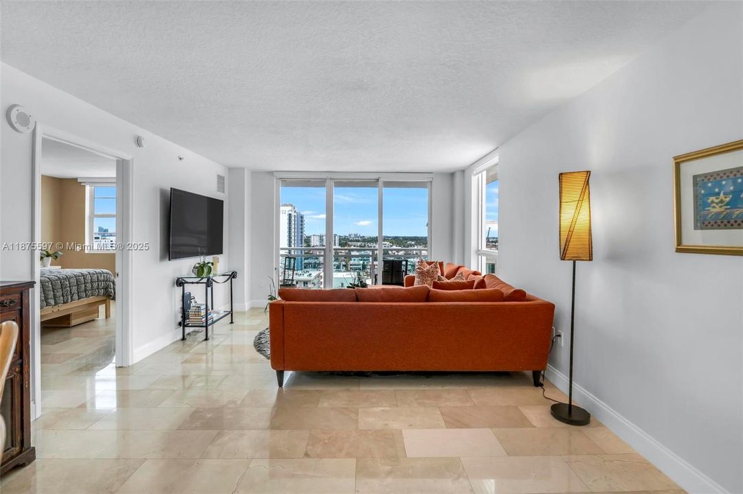 Recently Sold: $493,000 (1 beds, 1 baths, 812 Square Feet)