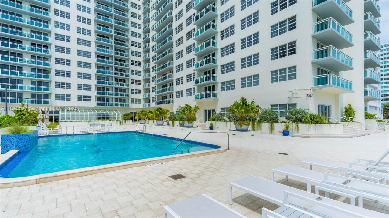 Recently Sold: $493,000 (1 beds, 1 baths, 812 Square Feet)