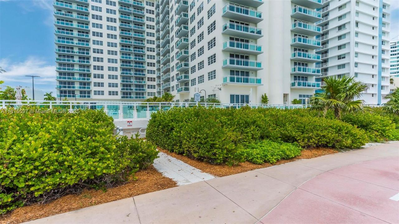 Recently Sold: $493,000 (1 beds, 1 baths, 812 Square Feet)