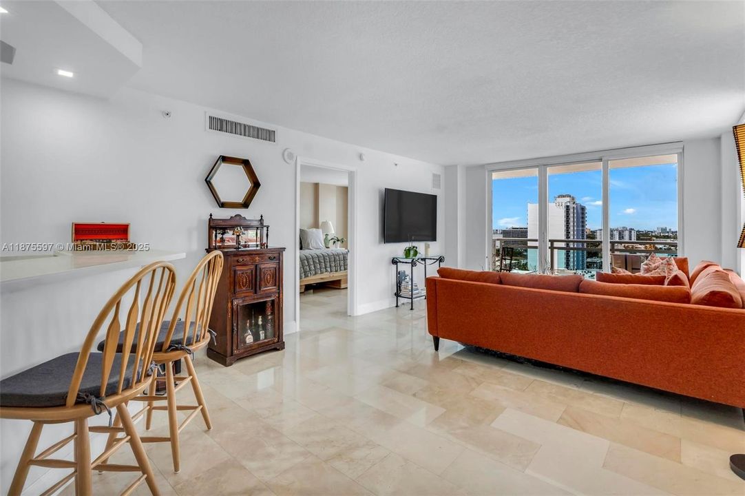 Recently Sold: $493,000 (1 beds, 1 baths, 812 Square Feet)