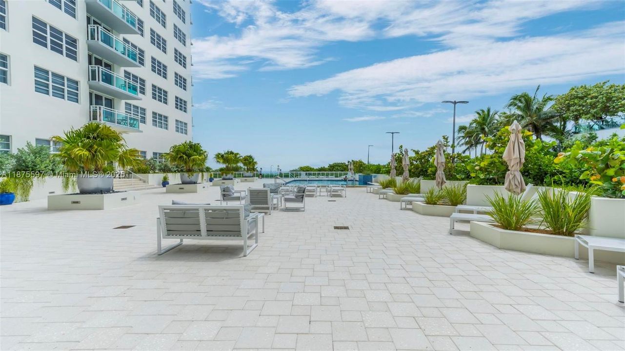 Recently Sold: $493,000 (1 beds, 1 baths, 812 Square Feet)