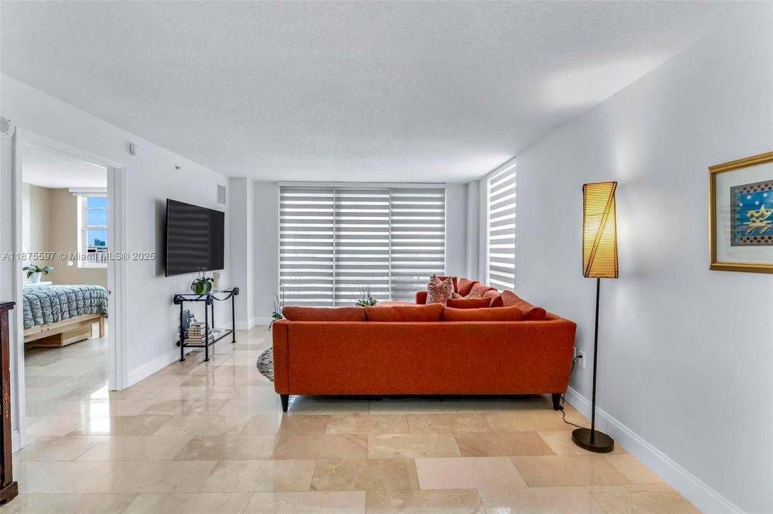 Recently Sold: $493,000 (1 beds, 1 baths, 812 Square Feet)