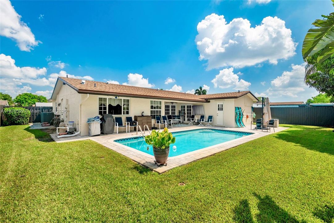 Недавно продано: $625,000 (3 спален, 2 ванн, 1543 Квадратных фут)