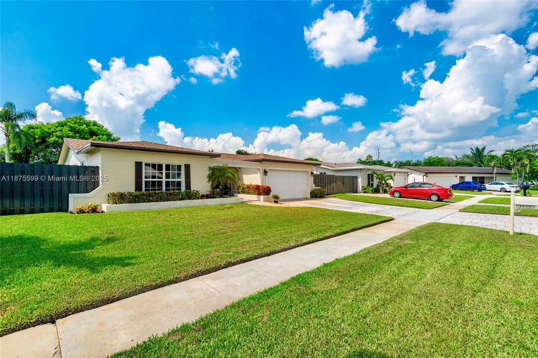 Недавно продано: $625,000 (3 спален, 2 ванн, 1543 Квадратных фут)