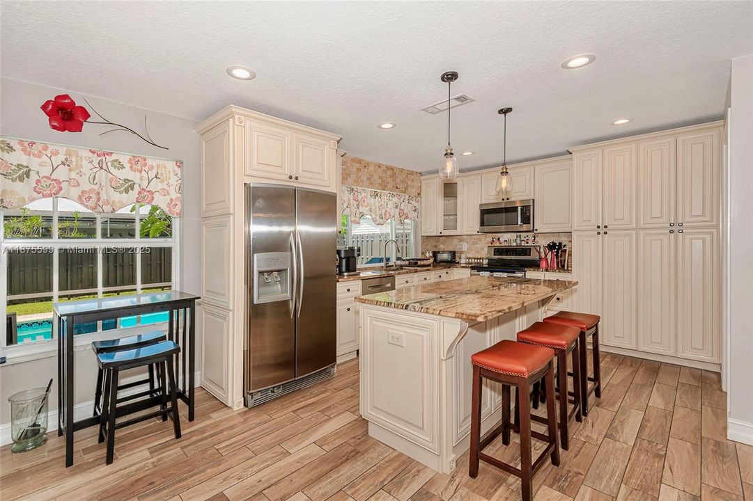 Недавно продано: $625,000 (3 спален, 2 ванн, 1543 Квадратных фут)