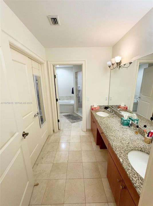 待售: $495,000 (2 贝兹, 2 浴室, 1290 平方英尺)