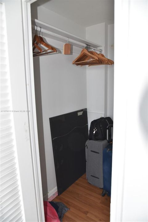 Active With Contract: $294,900 (2 beds, 2 baths, 1175 Square Feet)