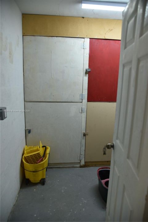 Active With Contract: $294,900 (2 beds, 2 baths, 1175 Square Feet)