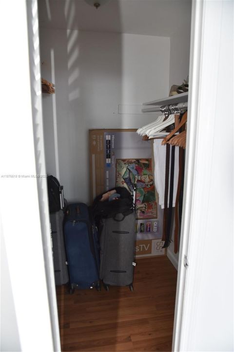 Active With Contract: $294,900 (2 beds, 2 baths, 1175 Square Feet)