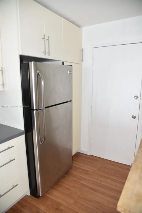 Active With Contract: $294,900 (2 beds, 2 baths, 1175 Square Feet)