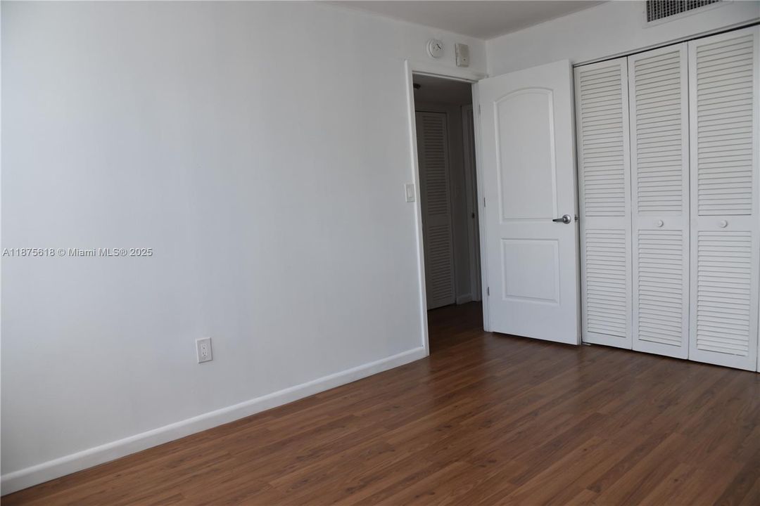 Active With Contract: $294,900 (2 beds, 2 baths, 1175 Square Feet)