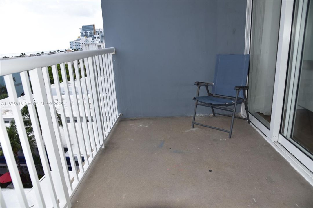 Active With Contract: $294,900 (2 beds, 2 baths, 1175 Square Feet)