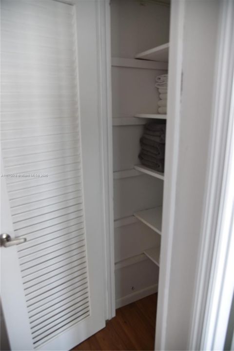 Active With Contract: $294,900 (2 beds, 2 baths, 1175 Square Feet)