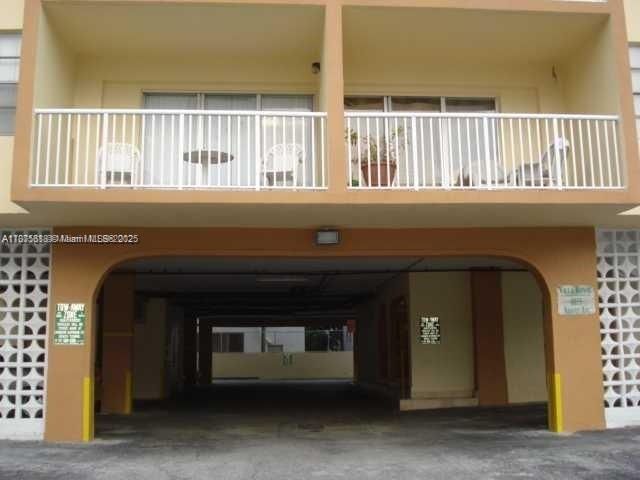 Active With Contract: $294,900 (2 beds, 2 baths, 1175 Square Feet)