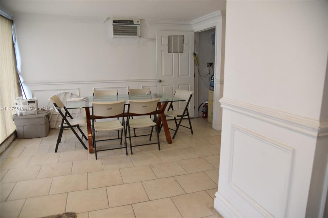 Active With Contract: $294,900 (2 beds, 2 baths, 1175 Square Feet)