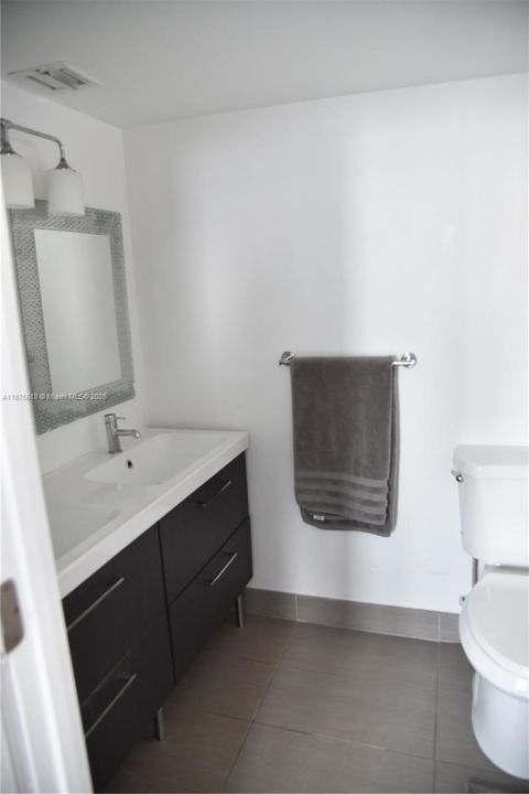 Active With Contract: $294,900 (2 beds, 2 baths, 1175 Square Feet)
