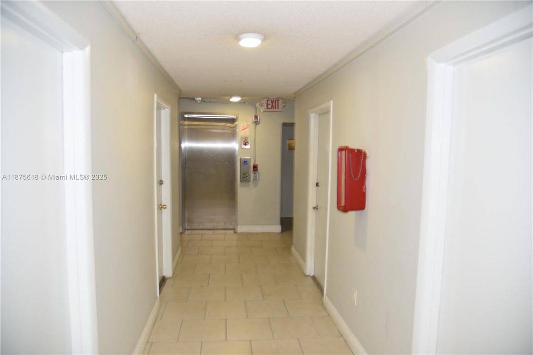 Active With Contract: $294,900 (2 beds, 2 baths, 1175 Square Feet)