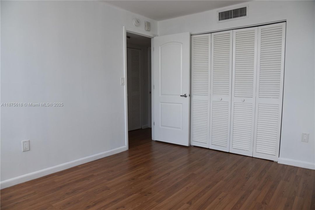 Active With Contract: $294,900 (2 beds, 2 baths, 1175 Square Feet)