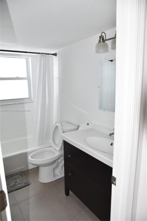 Active With Contract: $294,900 (2 beds, 2 baths, 1175 Square Feet)