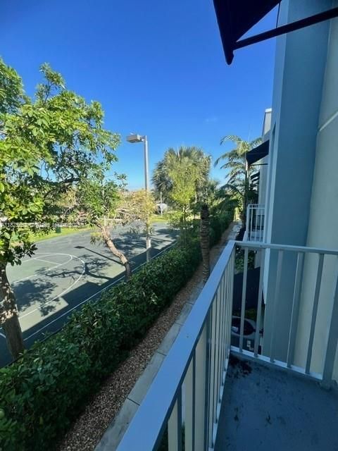 Active With Contract: $2,650 (2 beds, 2 baths, 1225 Square Feet)