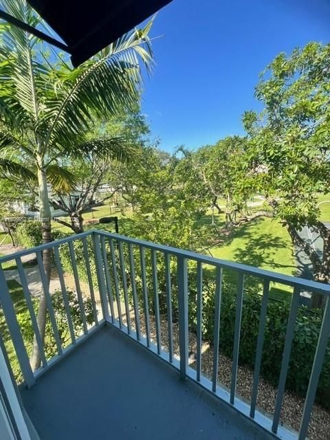 Active With Contract: $2,650 (2 beds, 2 baths, 1225 Square Feet)