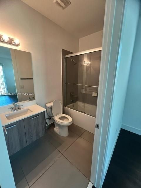 Active With Contract: $2,650 (2 beds, 2 baths, 1225 Square Feet)