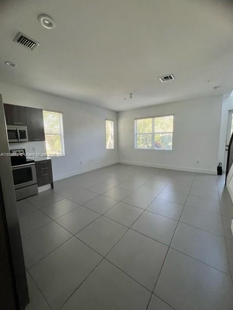 Active With Contract: $2,650 (2 beds, 2 baths, 1225 Square Feet)
