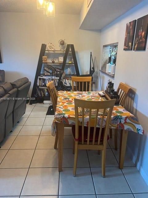 Под контрактом: $200,000 (2 спален, 2 ванн, 985 Квадратных фут)