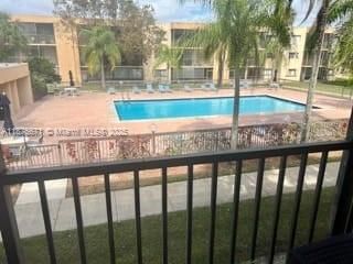 Под контрактом: $200,000 (2 спален, 2 ванн, 985 Квадратных фут)