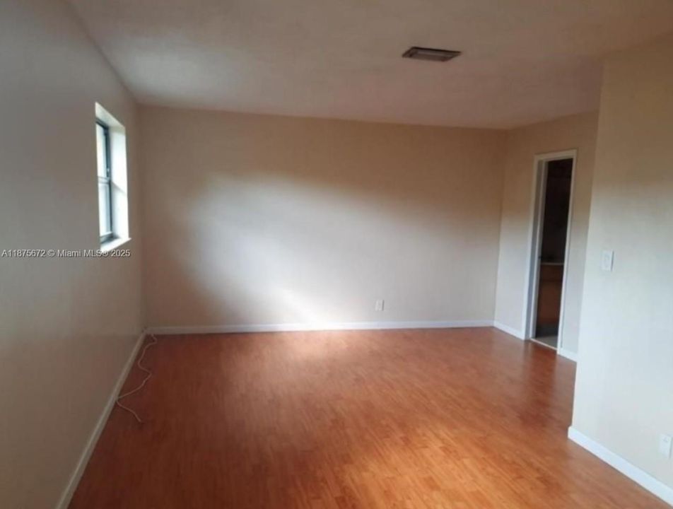 待售: $229,000 (3 贝兹, 2 浴室, 1640 平方英尺)