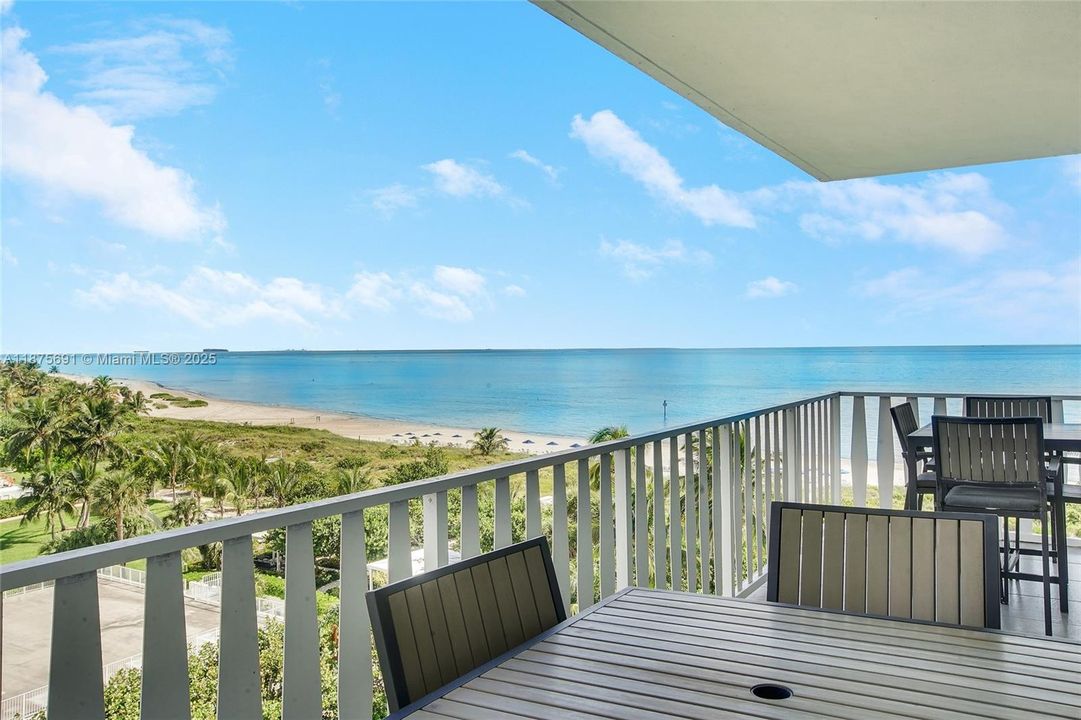 For Sale: $989,000 (1 beds, 1 baths, 1133 Square Feet)