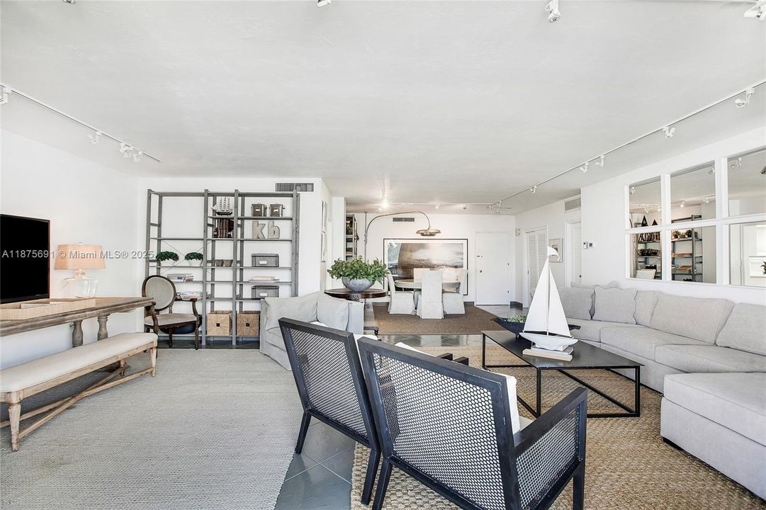 For Sale: $989,000 (1 beds, 1 baths, 1133 Square Feet)