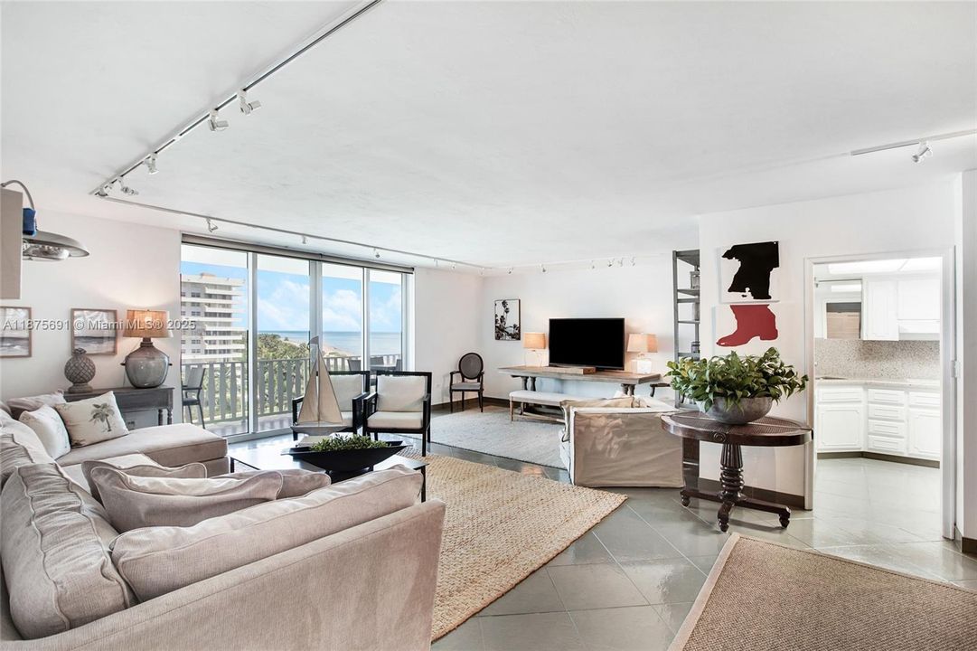 For Sale: $989,000 (1 beds, 1 baths, 1133 Square Feet)