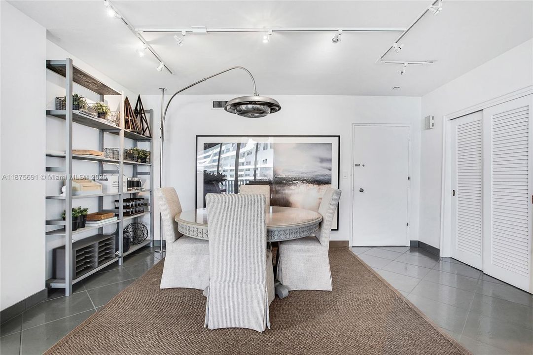 For Sale: $989,000 (1 beds, 1 baths, 1133 Square Feet)