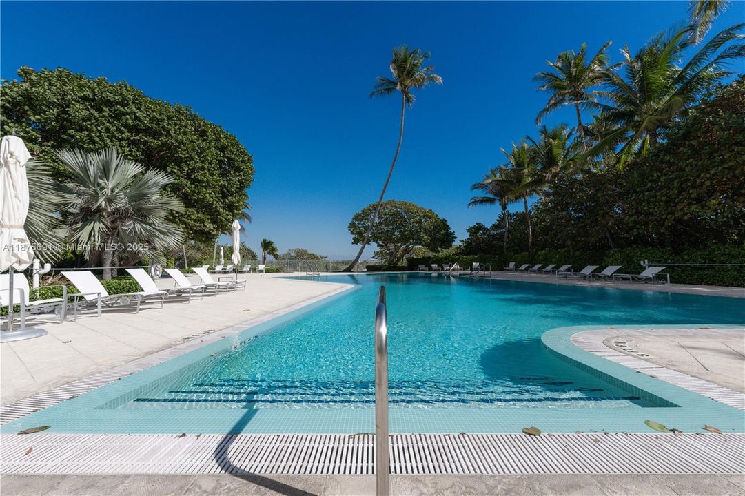 For Sale: $989,000 (1 beds, 1 baths, 1133 Square Feet)