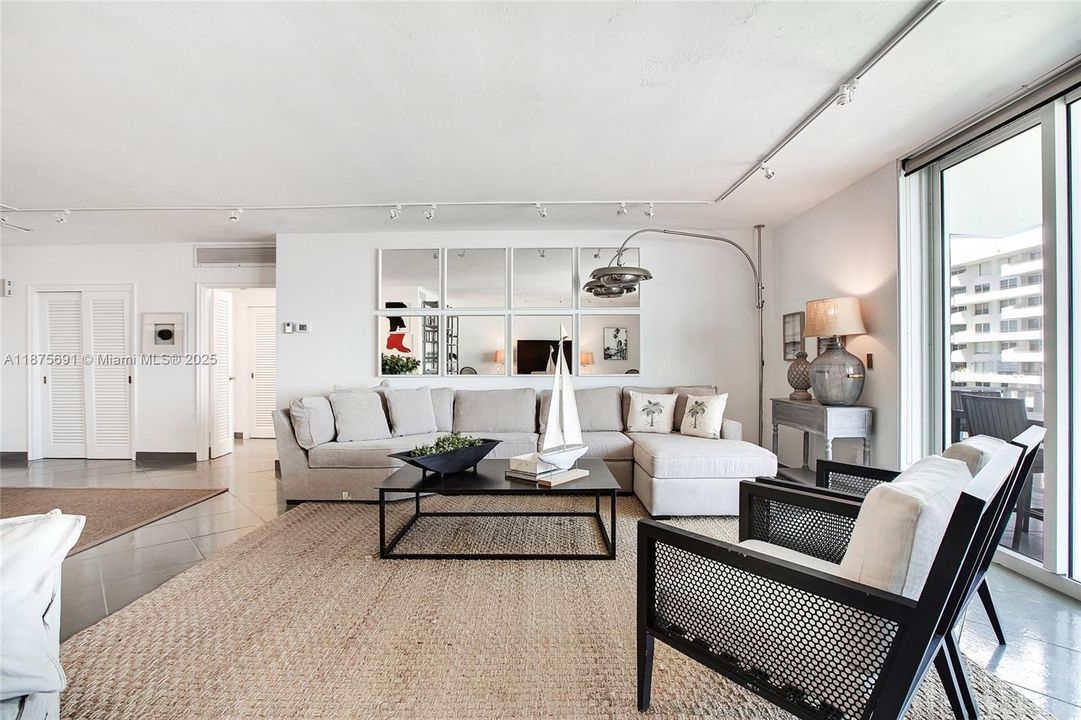 For Sale: $989,000 (1 beds, 1 baths, 1133 Square Feet)