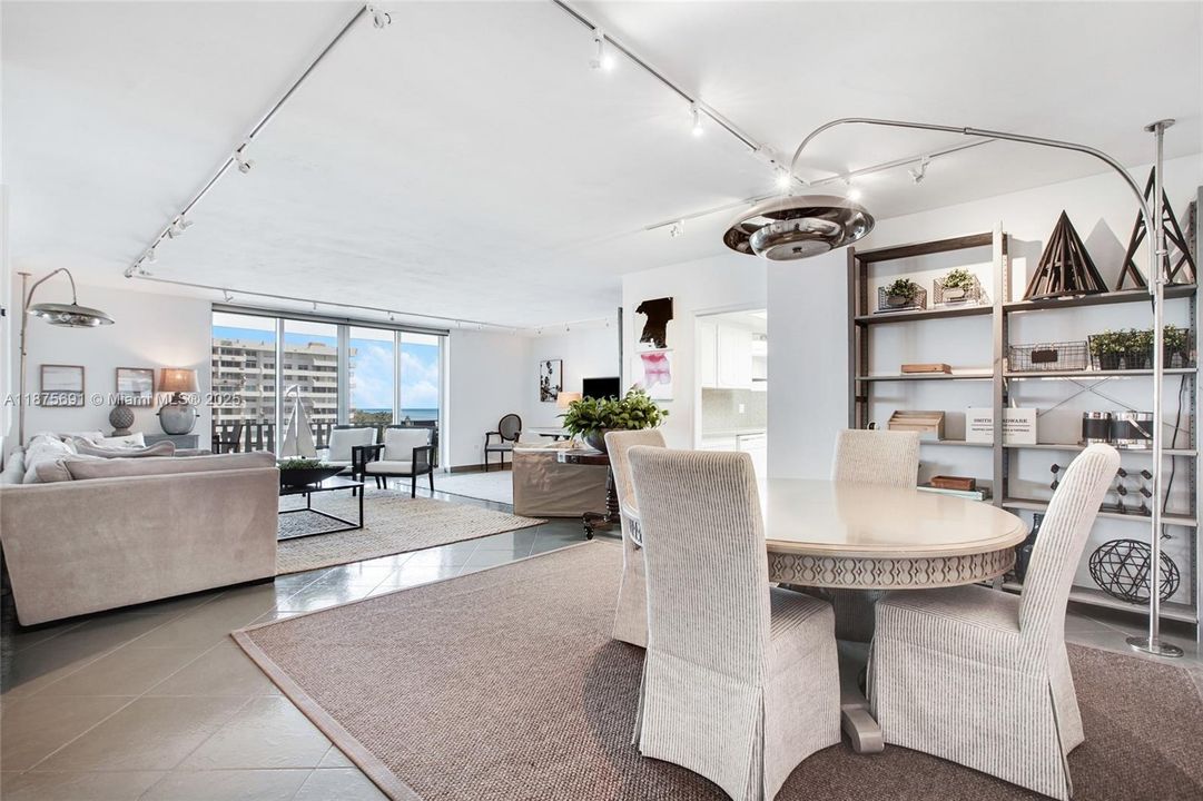 For Sale: $989,000 (1 beds, 1 baths, 1133 Square Feet)