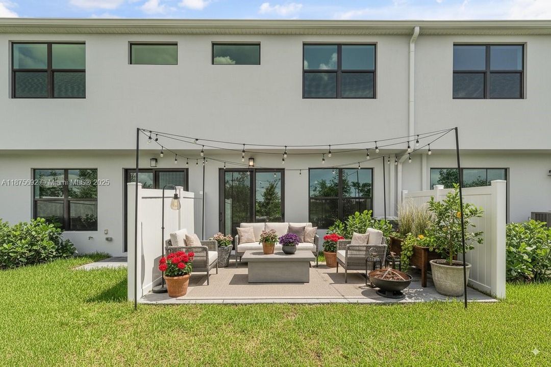 最近租的: $3,300 (3 贝兹, 2 浴室, 1579 平方英尺)