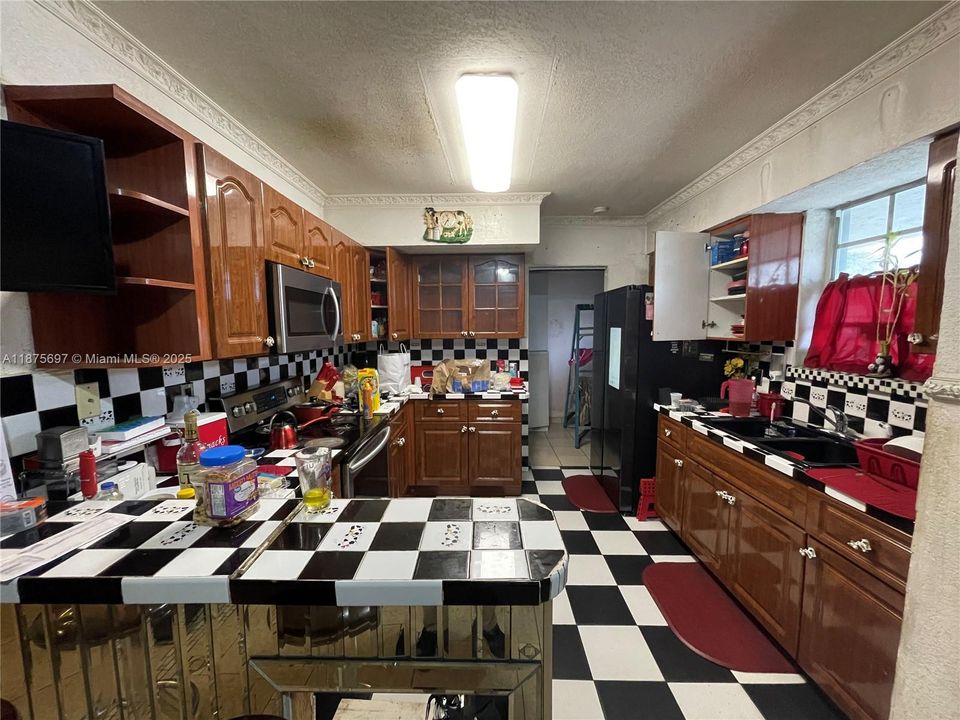 Под контрактом: $449,999 (5 спален, 3 ванн, 2318 Квадратных фут)