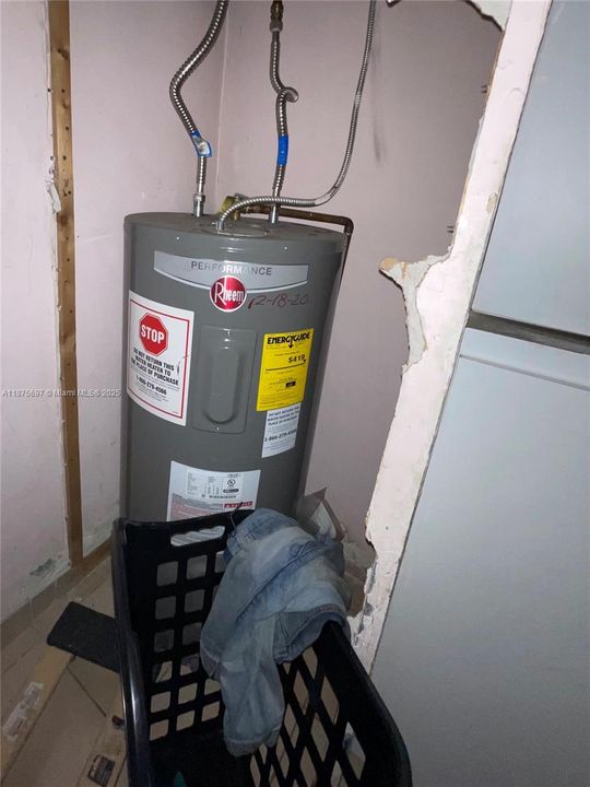 Под контрактом: $449,999 (5 спален, 3 ванн, 2318 Квадратных фут)