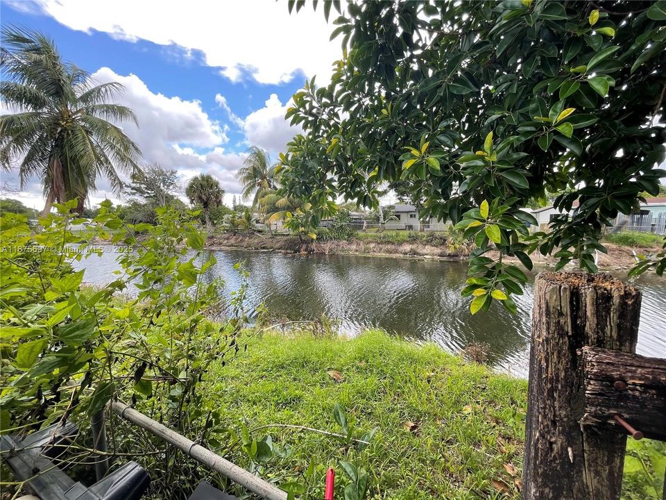 Под контрактом: $449,999 (5 спален, 3 ванн, 2318 Квадратных фут)