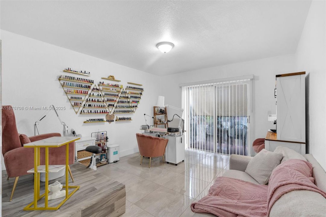 Activo con contrato: $242,900 (2 camas, 2 baños, 1000 Pies cuadrados)