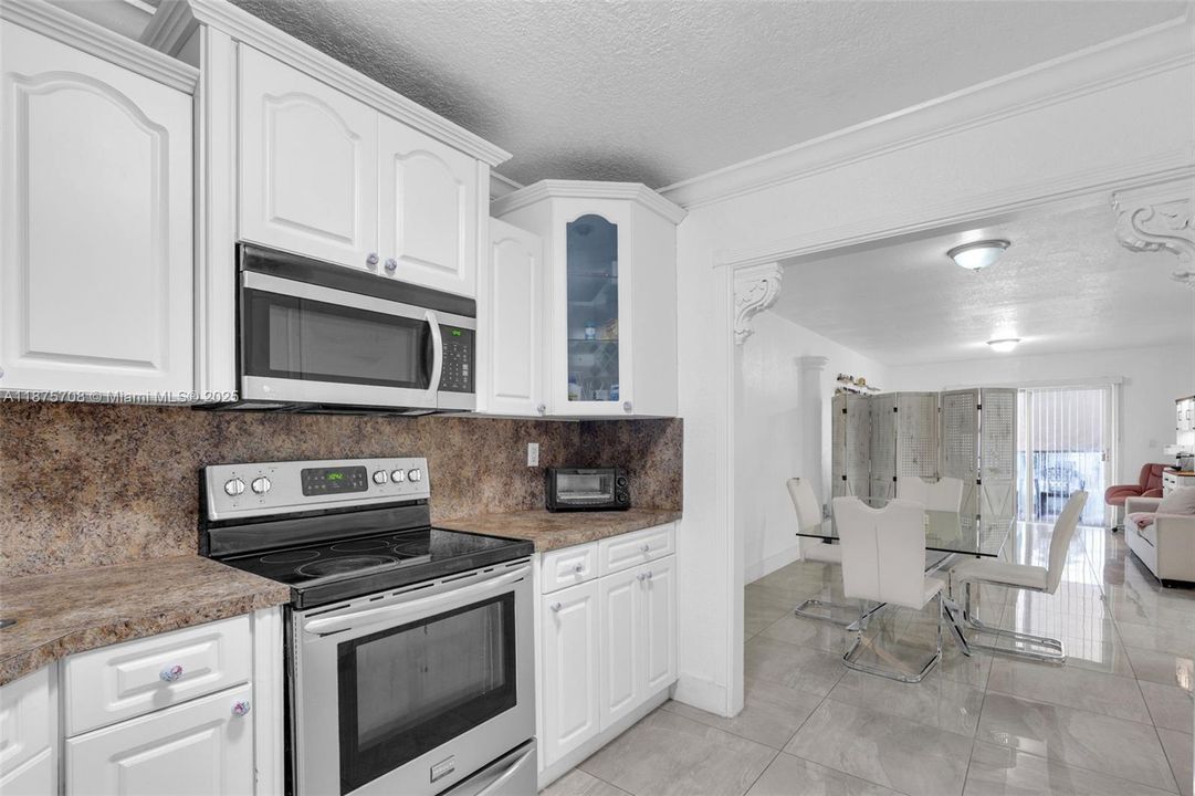 Activo con contrato: $242,900 (2 camas, 2 baños, 1000 Pies cuadrados)