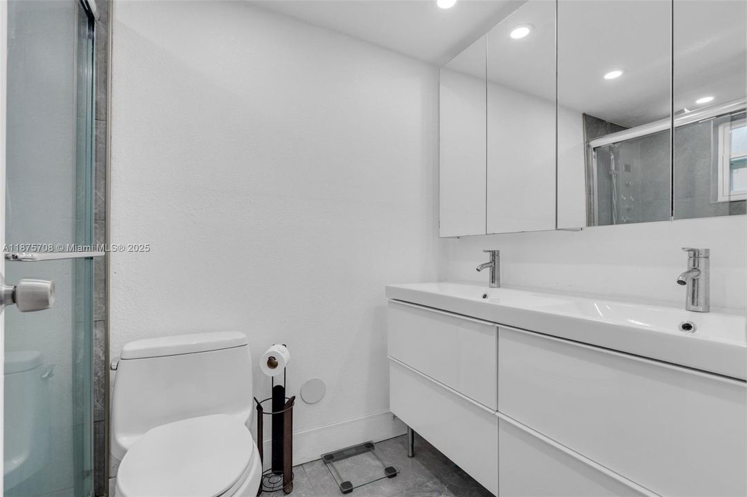 Activo con contrato: $242,900 (2 camas, 2 baños, 1000 Pies cuadrados)